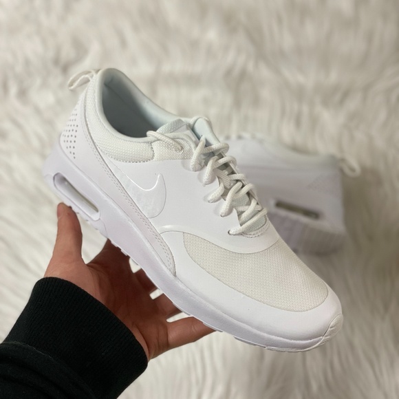 nike thea neu